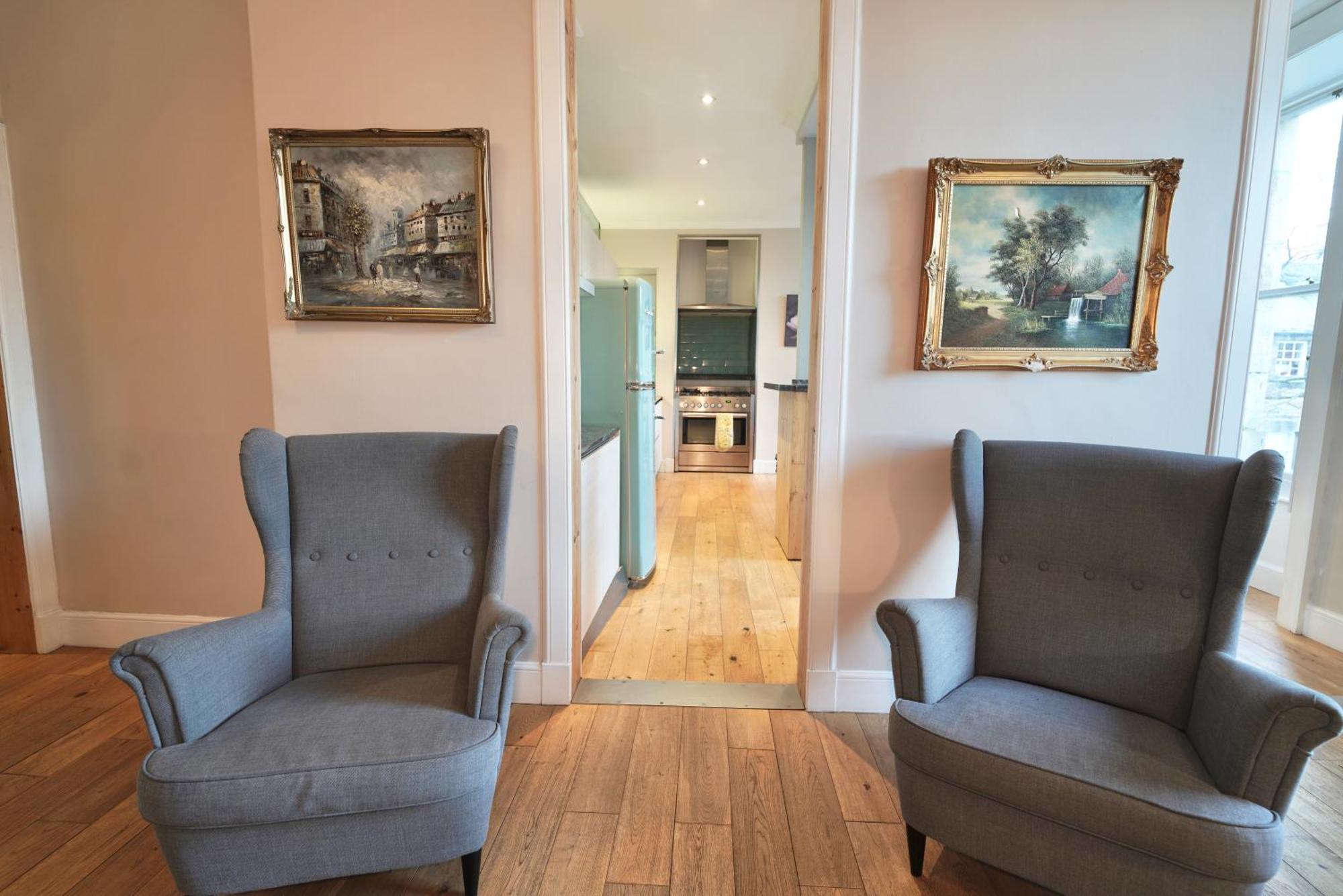 Spacious 2 Bed Apt Next To Royal Mile & Waverley 爱丁堡 外观 照片